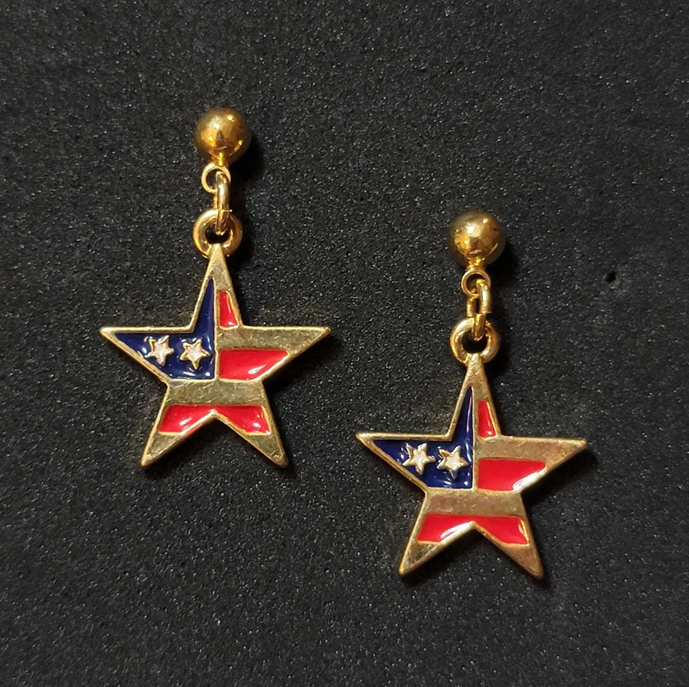 Avon Stars and Stripes American Flag Star Earrings USA Gold Tone Post Dangle